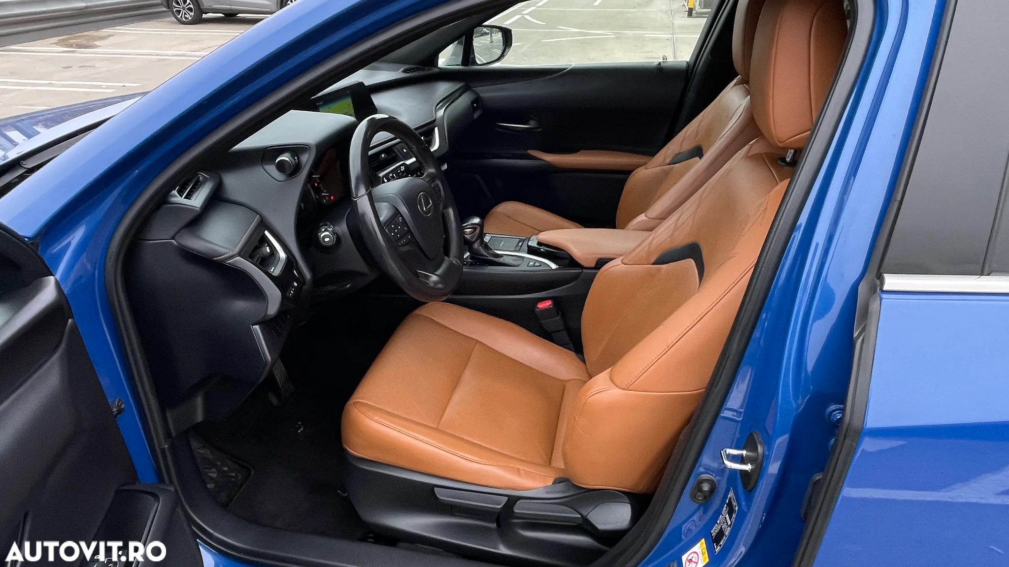 Lexus UX 250h 2.0L HEV 20H- (178 HP) 4X2 CVT Executive - 9