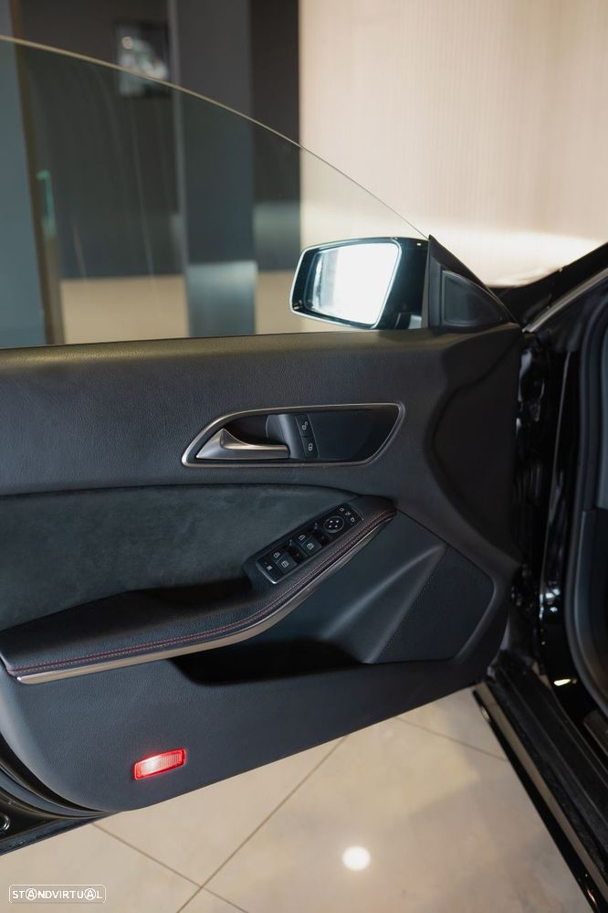 Mercedes-Benz CLA 180 d Shooting Brake AMG Line - 20