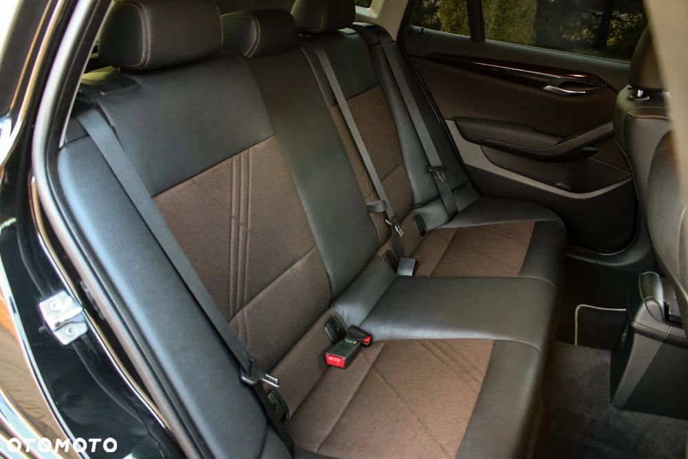 BMW X1 sDrive18d xLine - 25