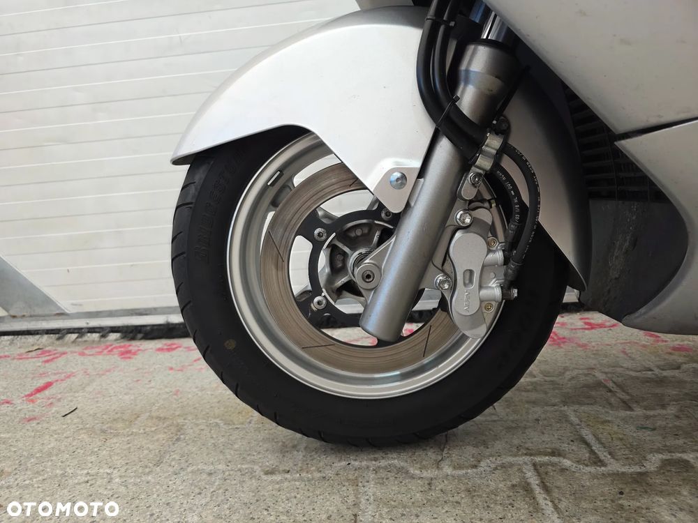 Suzuki Burgman - 16