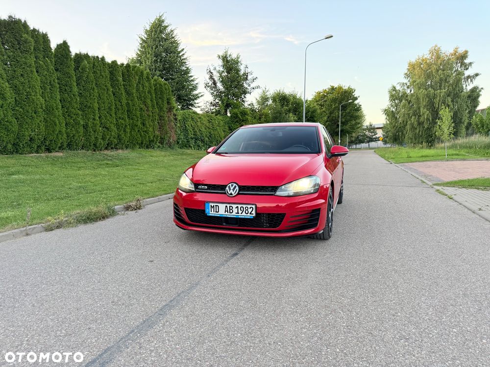 Volkswagen Golf - 8