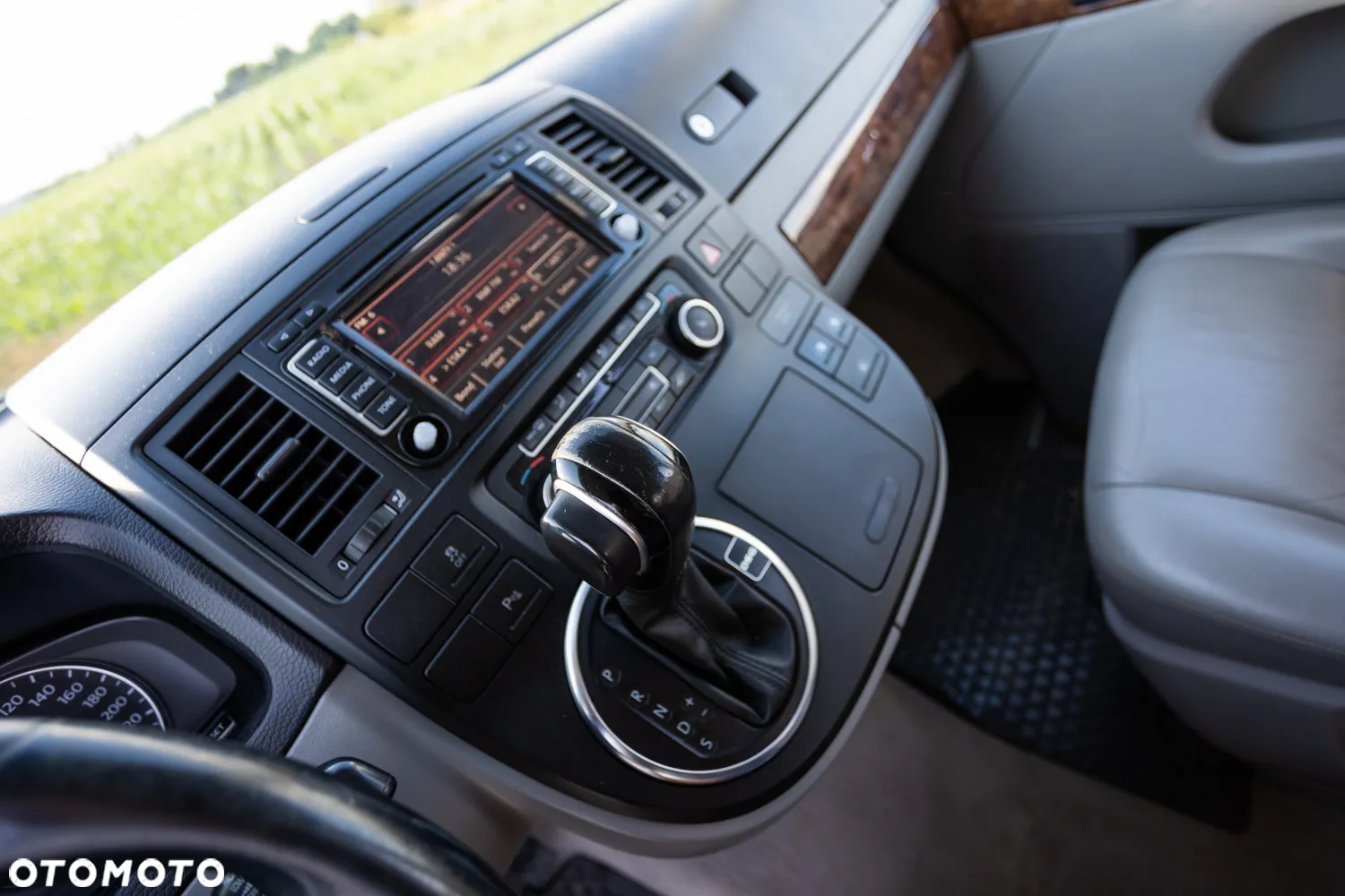 Volkswagen Multivan - 13
