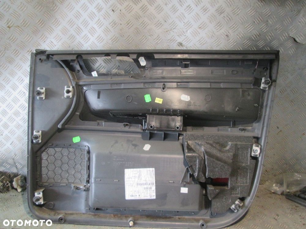 BOCZEK DRZWI TAPICERKA LEWY LEWA PRZÓD VW POLO IV 9N 01- 5D - 3