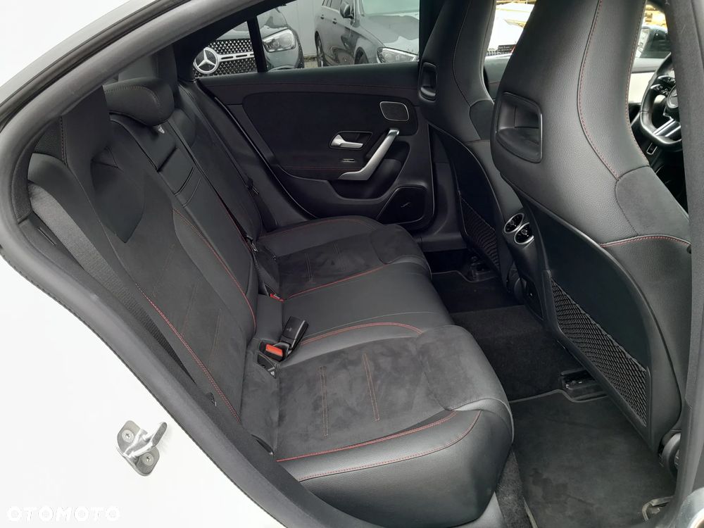 Mercedes-Benz CLA 200 AMG Line 7G-DCT - 17