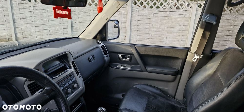 Mitsubishi Pajero - 12