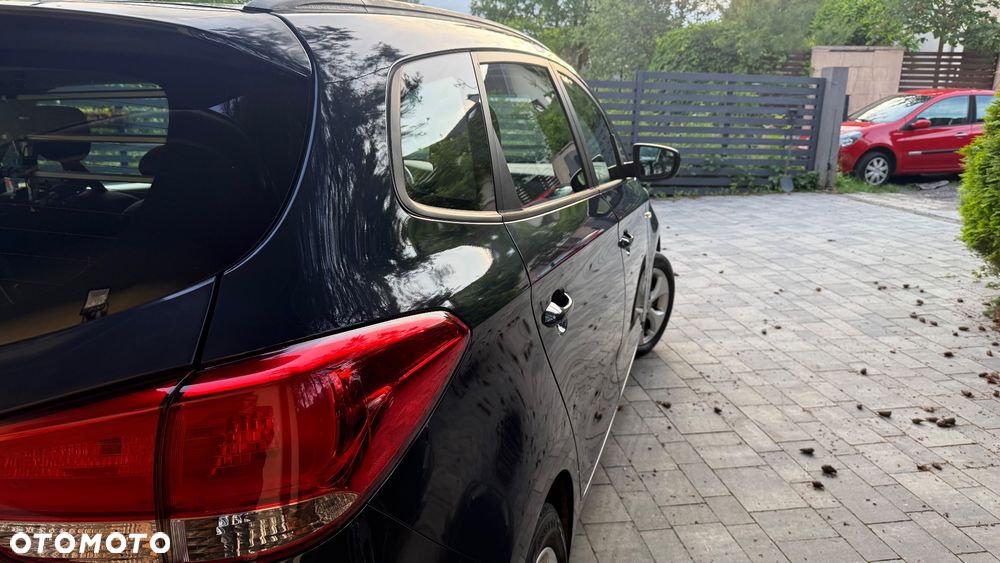 Kia Carens 1.6 GDI Dream Team Edition - 16