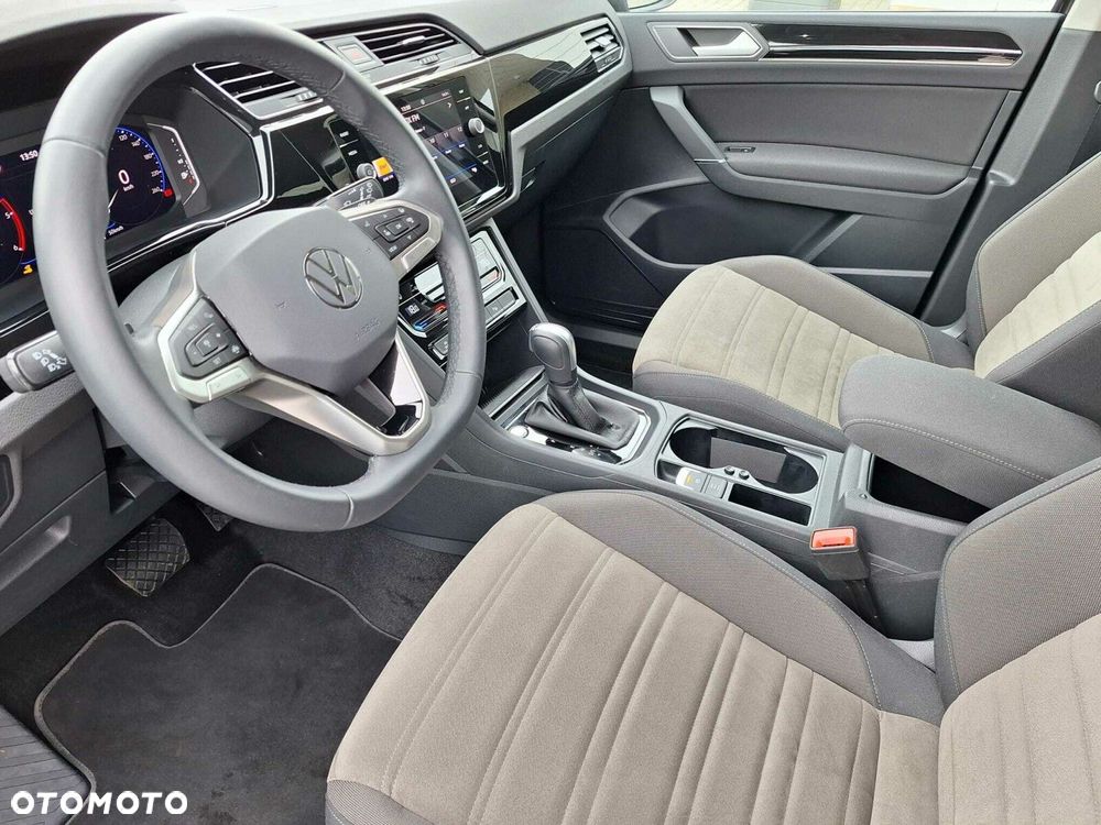 Volkswagen Touran - 10