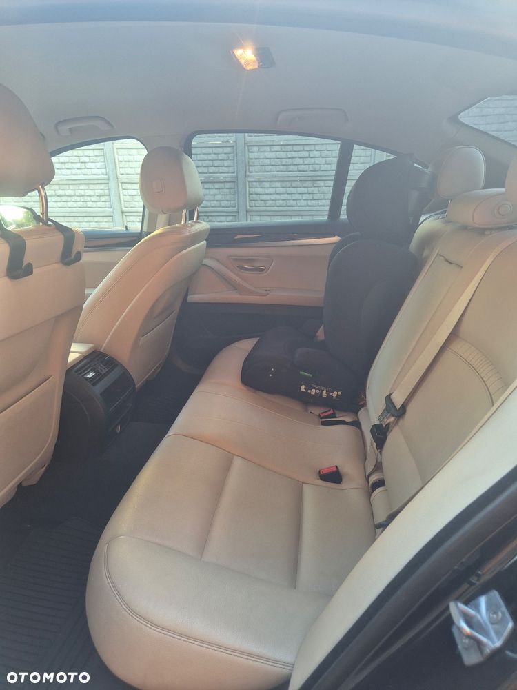 BMW Seria 5 520d xDrive - 9