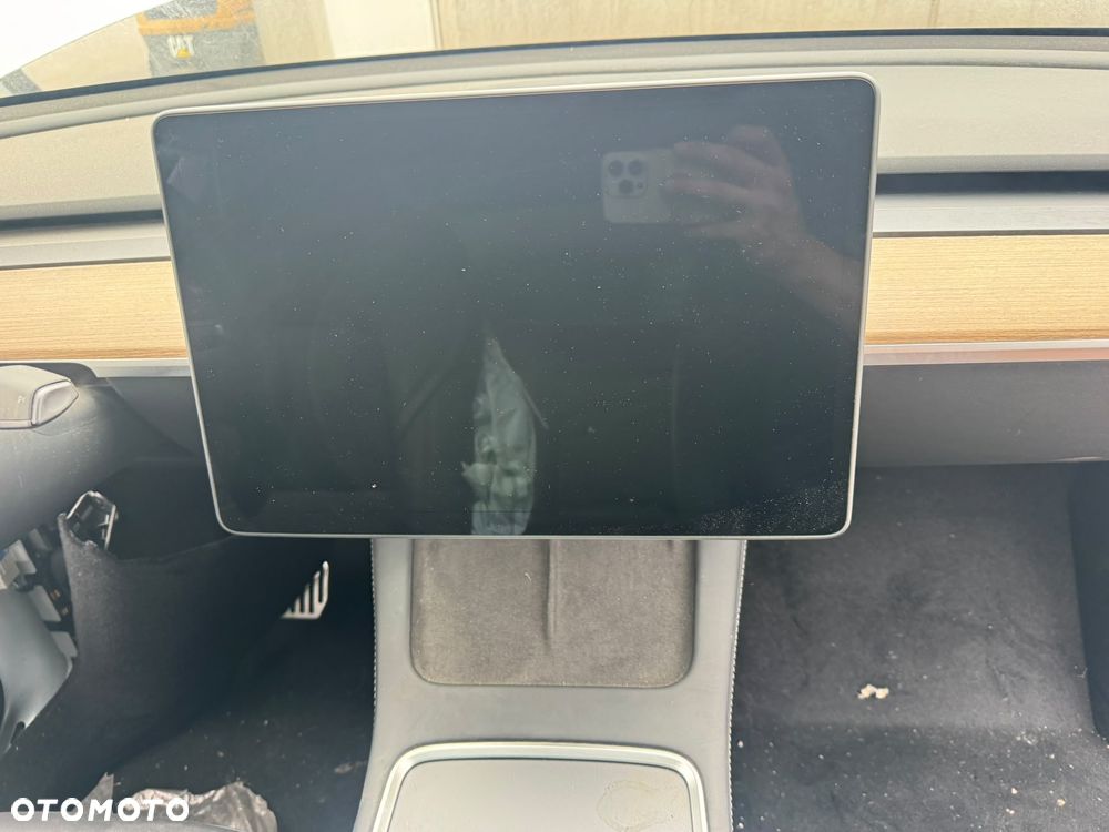 Tesla Model Y 62.5 Standard RWD - 34