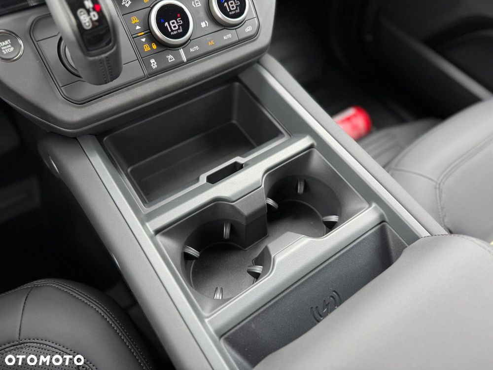 Land Rover Defender - 17