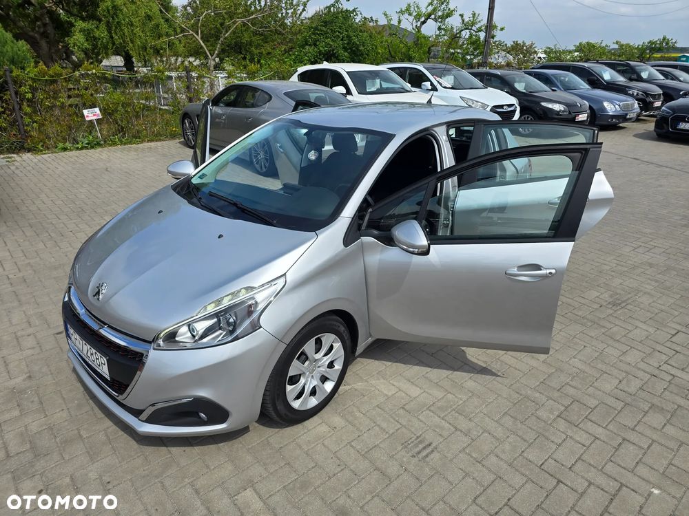 Peugeot 208 - 33