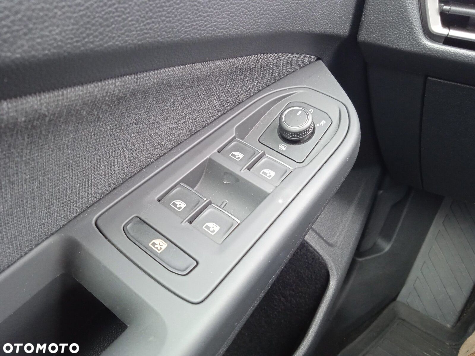 Volkswagen Golf - 23