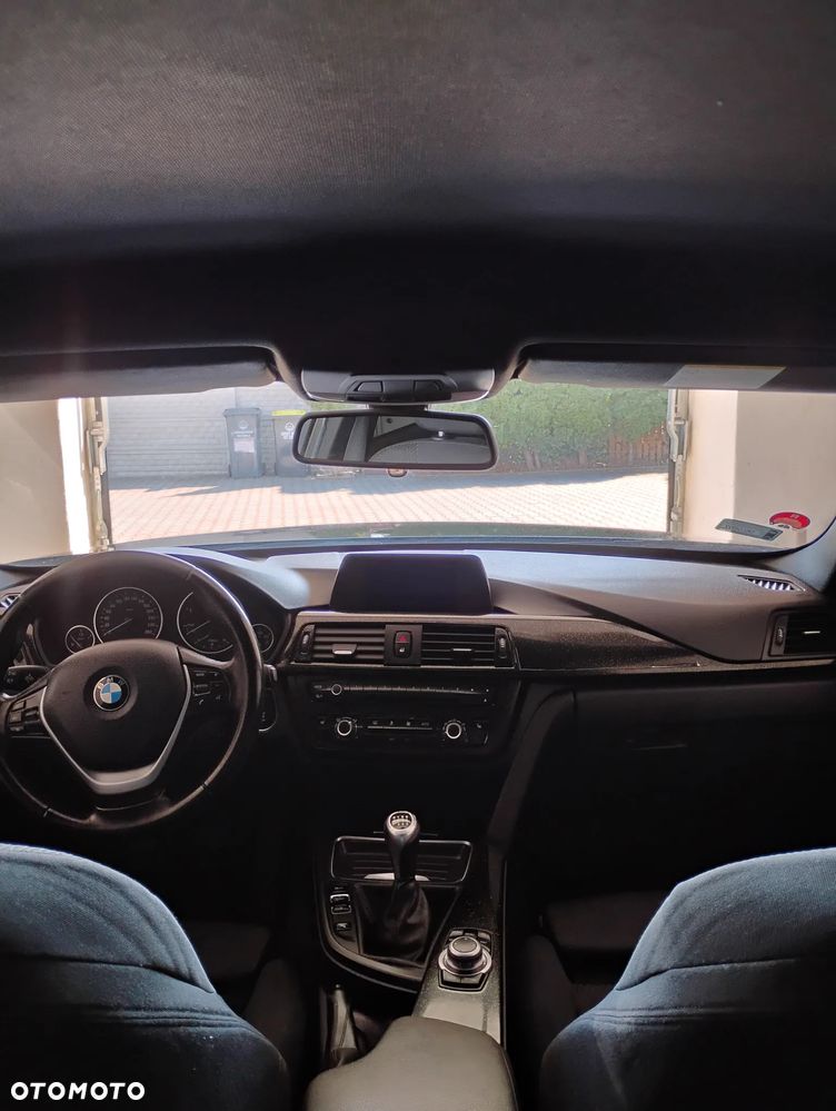 BMW Seria 3 318d - 14