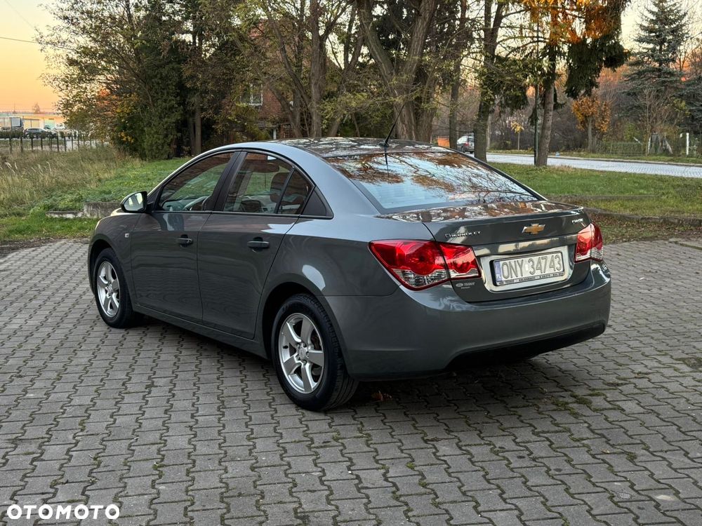 Chevrolet Cruze 1.6 Base - 3