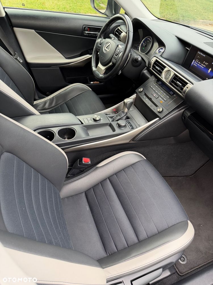 Lexus IS - 11