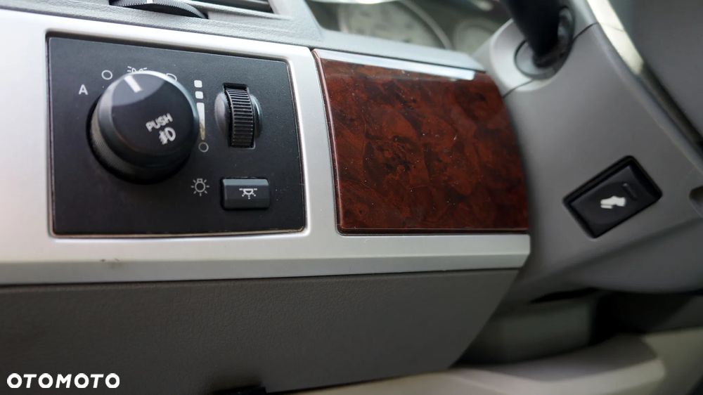 Chrysler Town & Country - 15