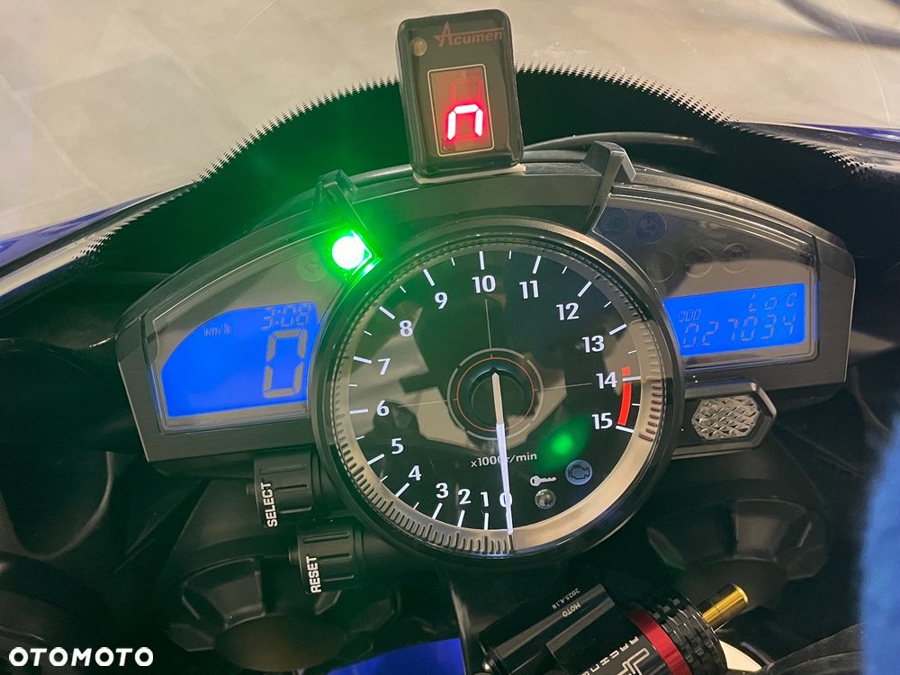 Yamaha R1 - 12