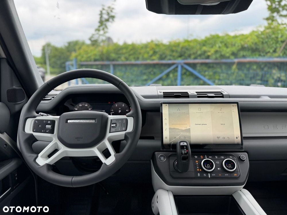 Land Rover Defender - 21