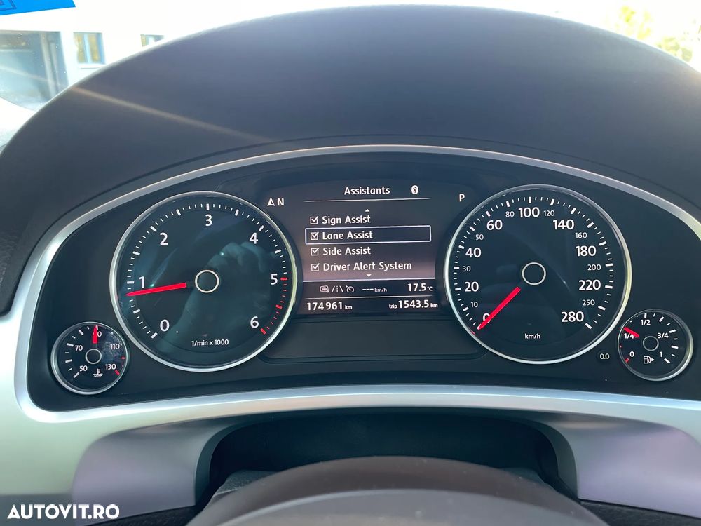Volkswagen Touareg 3.0 V6 TDI BMT - 27