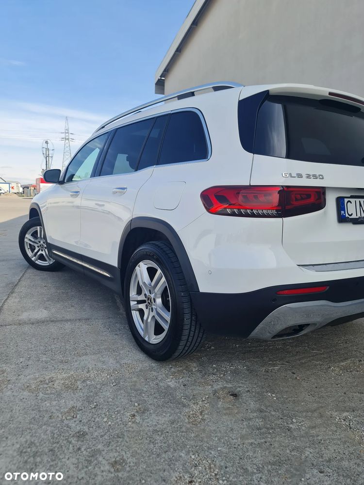 Mercedes-Benz GLB 250 4Matic 8G-DCT Special Edition - 3