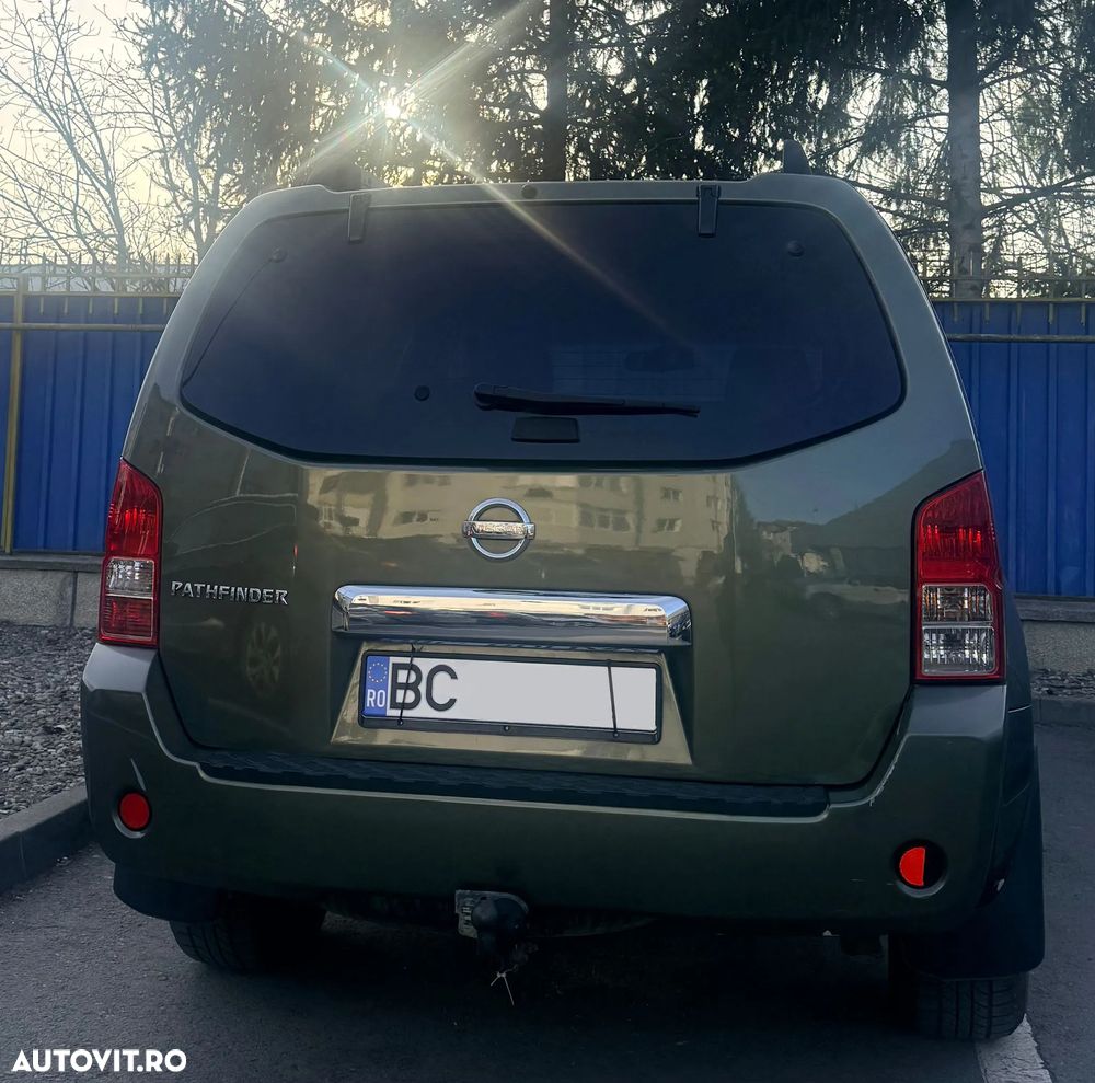 Nissan Pathfinder - 2