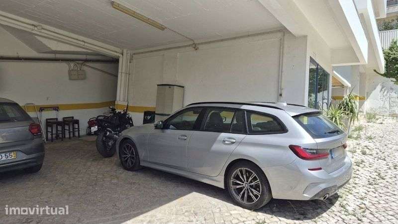 Garagem Coberta ( 2 carros)