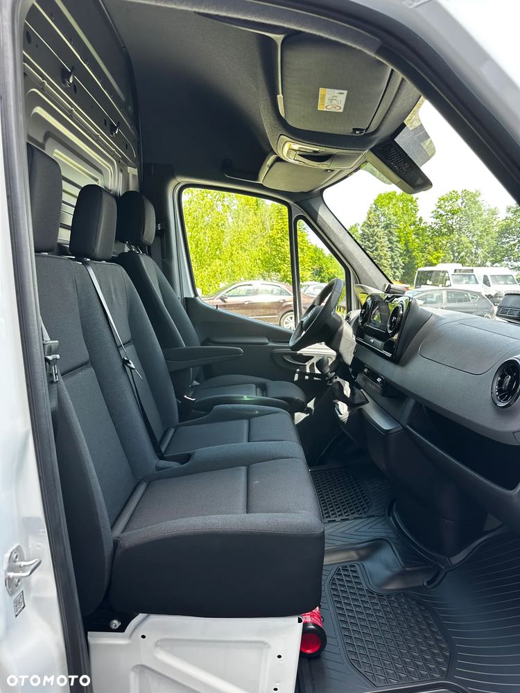 Mercedes-Benz Sprinter - 23