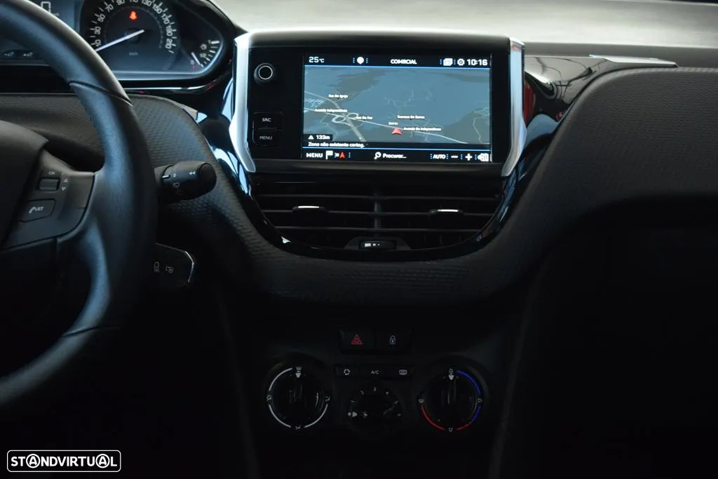 Peugeot 208 1.2 PureTech Signature - 35