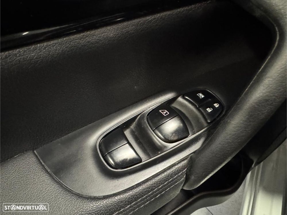 Nissan Qashqai 1.2 DIG-T N-Vision Xtronic - 47