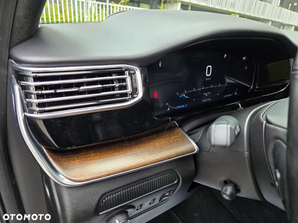Jeep Grand Wagoneer - 8