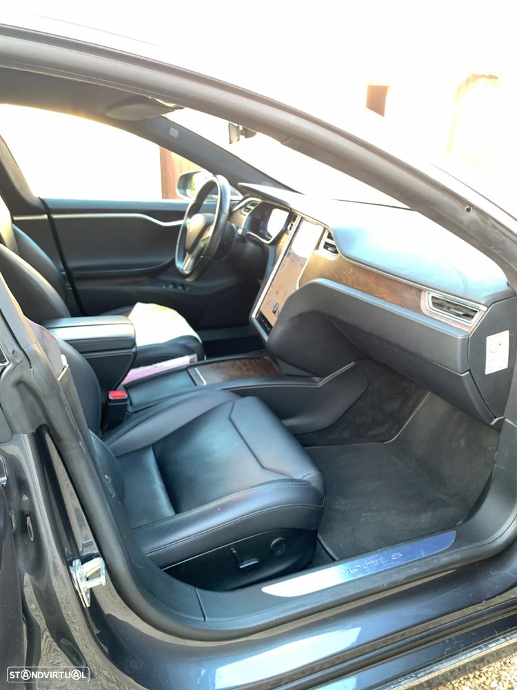 Tesla Model S - 10