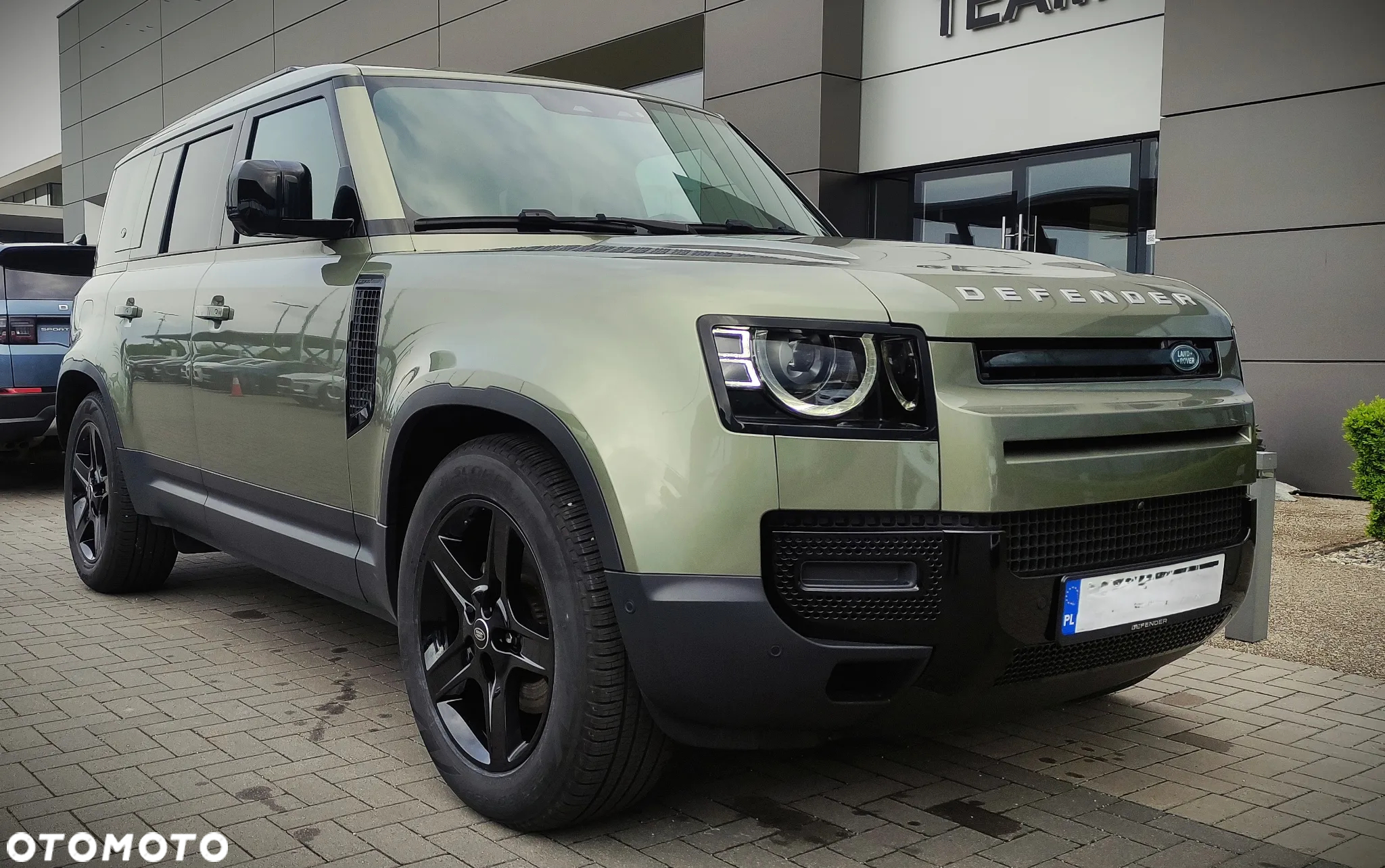 Land Rover Defender - 6