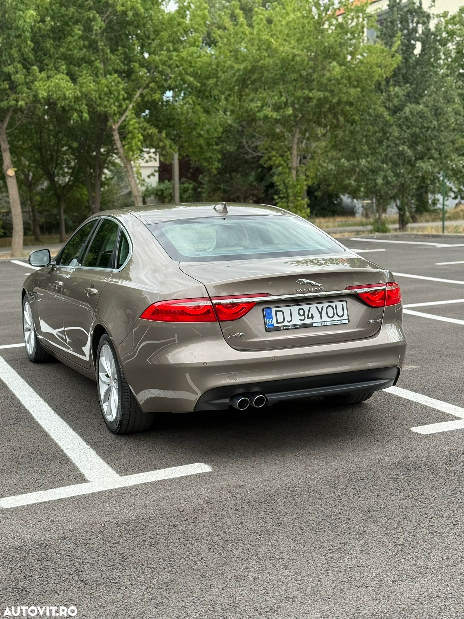 Jaguar XF 20d RWD Pure - 4