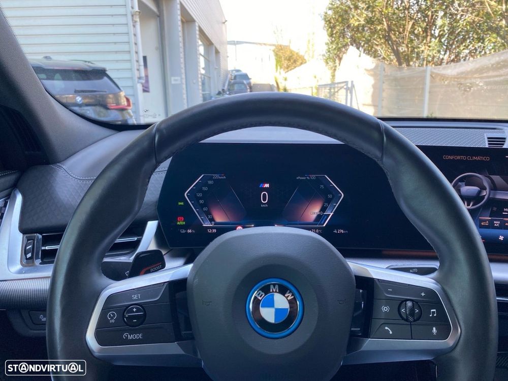 BMW iX2 eDrive20 Pack Desportivo M - 6