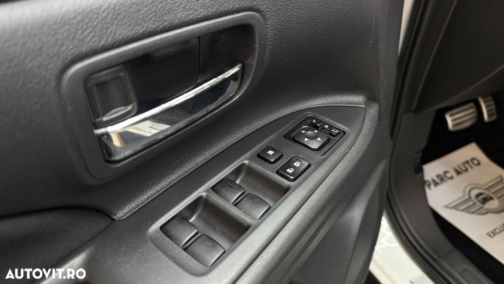 Mitsubishi Outlander - 29