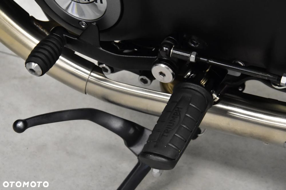 Triumph Bonneville Bobber - 20