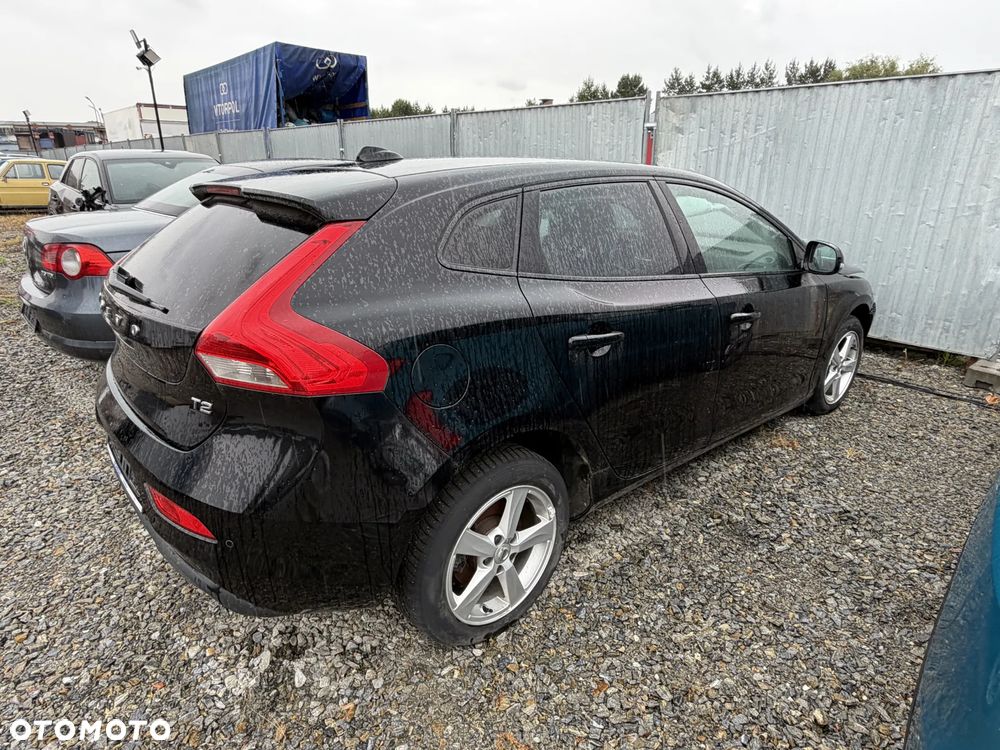 Volvo V40 T2 Momentum - 2