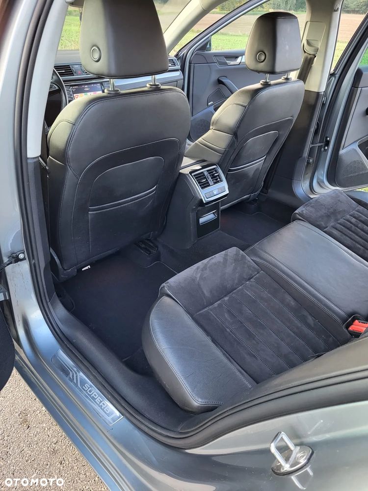 Skoda Superb Combi 1.6 TDI GreenLine - 11