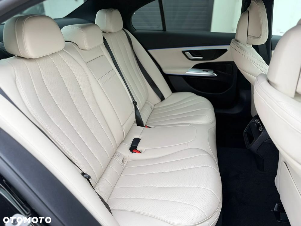 Mercedes-Benz Klasa E 200 4Matic 9G-TRONIC AMG Line NIGHT Edition - 36