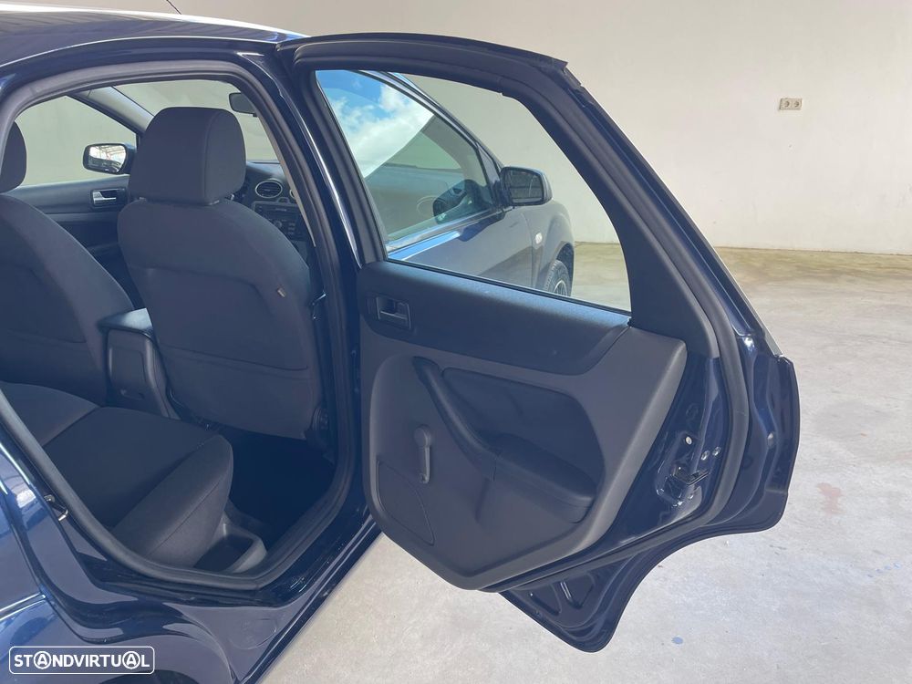 Ford Focus 1.4 16V Trend - 19