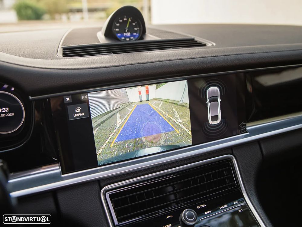 Porsche Panamera 4 E-Hybrid - 24