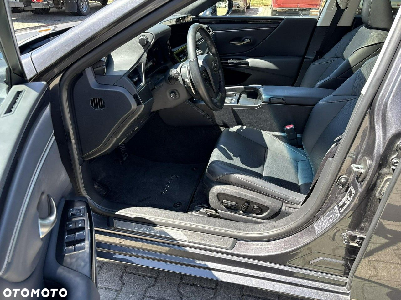 Lexus ES 300h Business Edition - 11