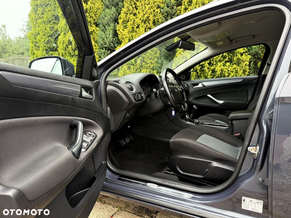 Ford Mondeo - 21