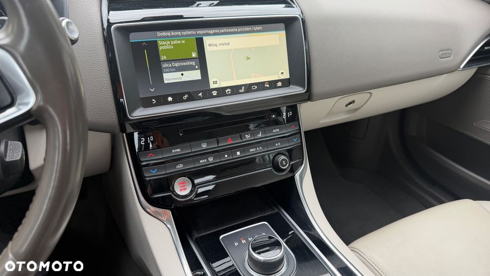 Jaguar XE 2.0 T Prestige - 18