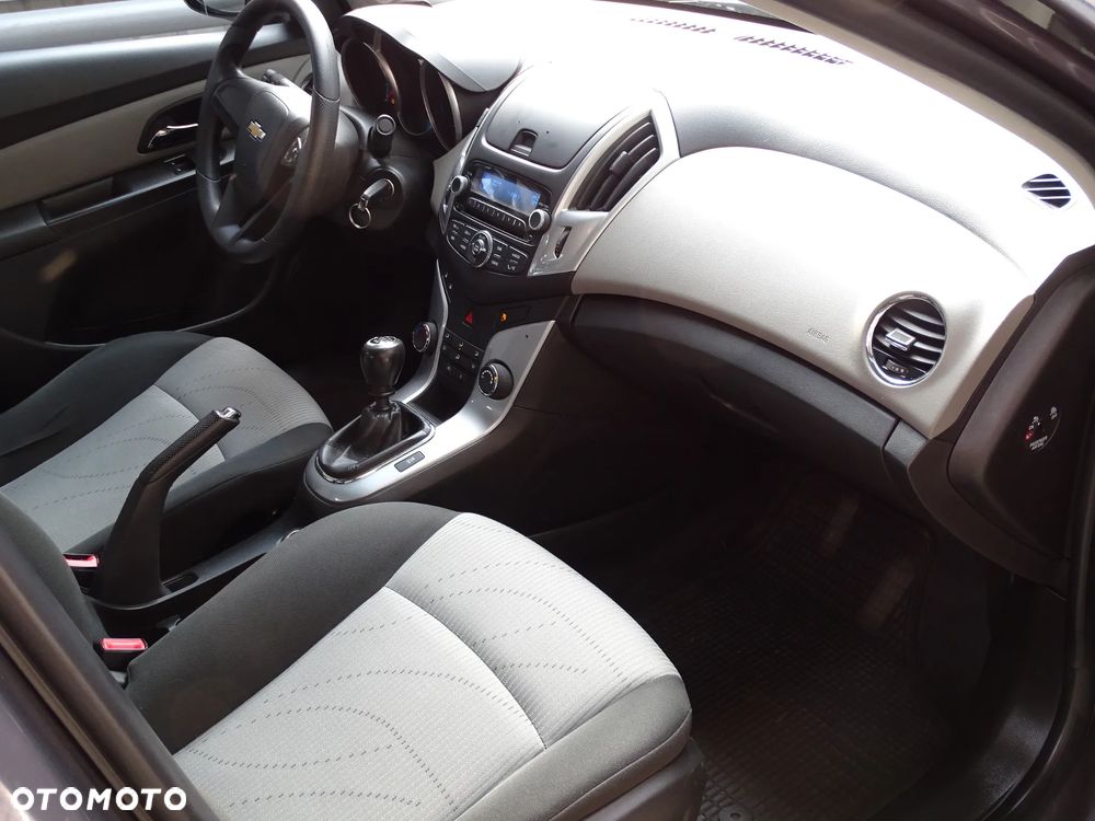 Chevrolet Cruze - 32