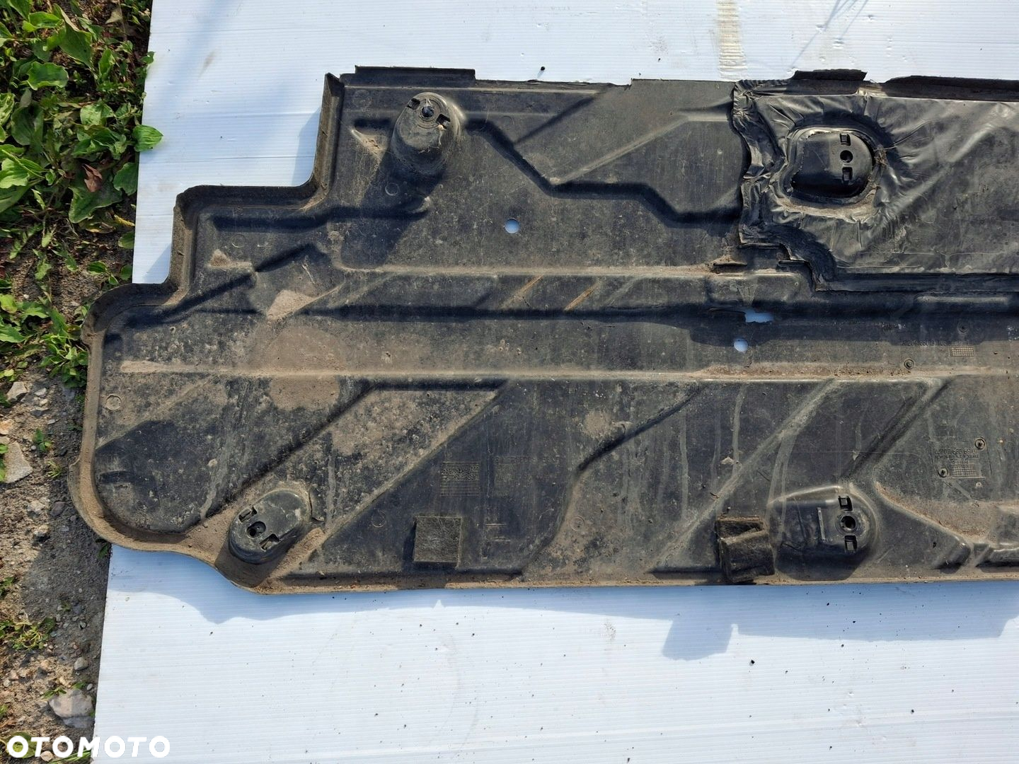 Mercedes C207 W207 W204 OSŁONA PŁYTA PODWOZIA LEWA A2046809108 - 8