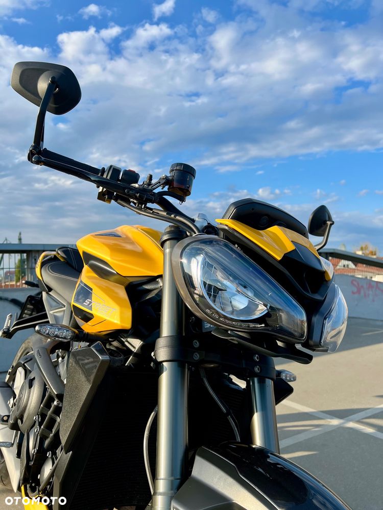 Triumph Street Triple - 10