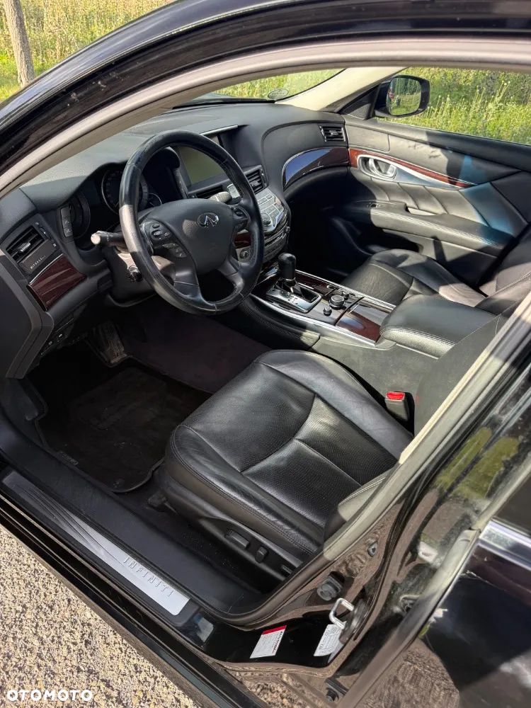 Infiniti Q70 - 8