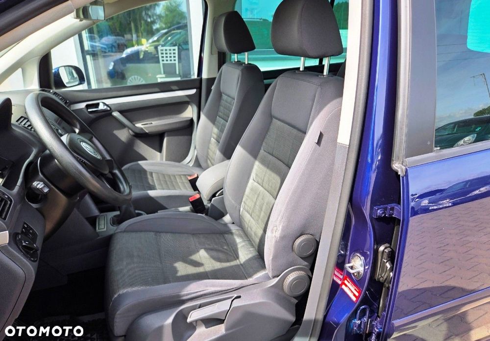 Volkswagen Touran - 24