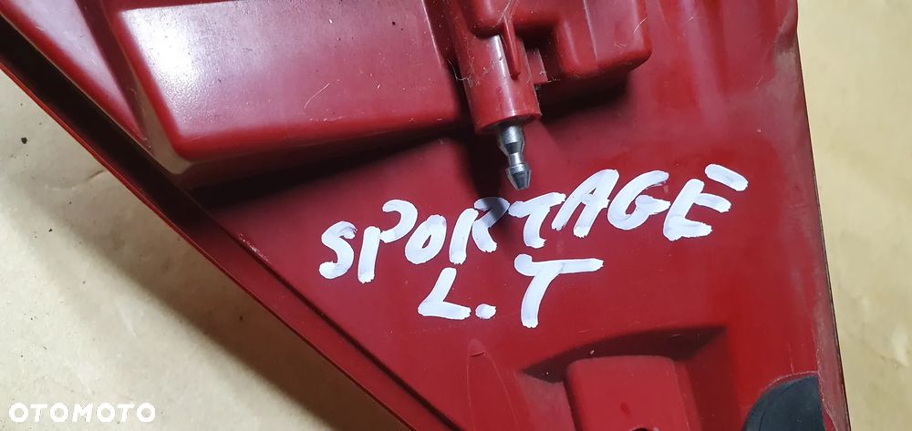 Lampa lewy tył tylna lewa w błotnik Kia Sportage III 3 - 7